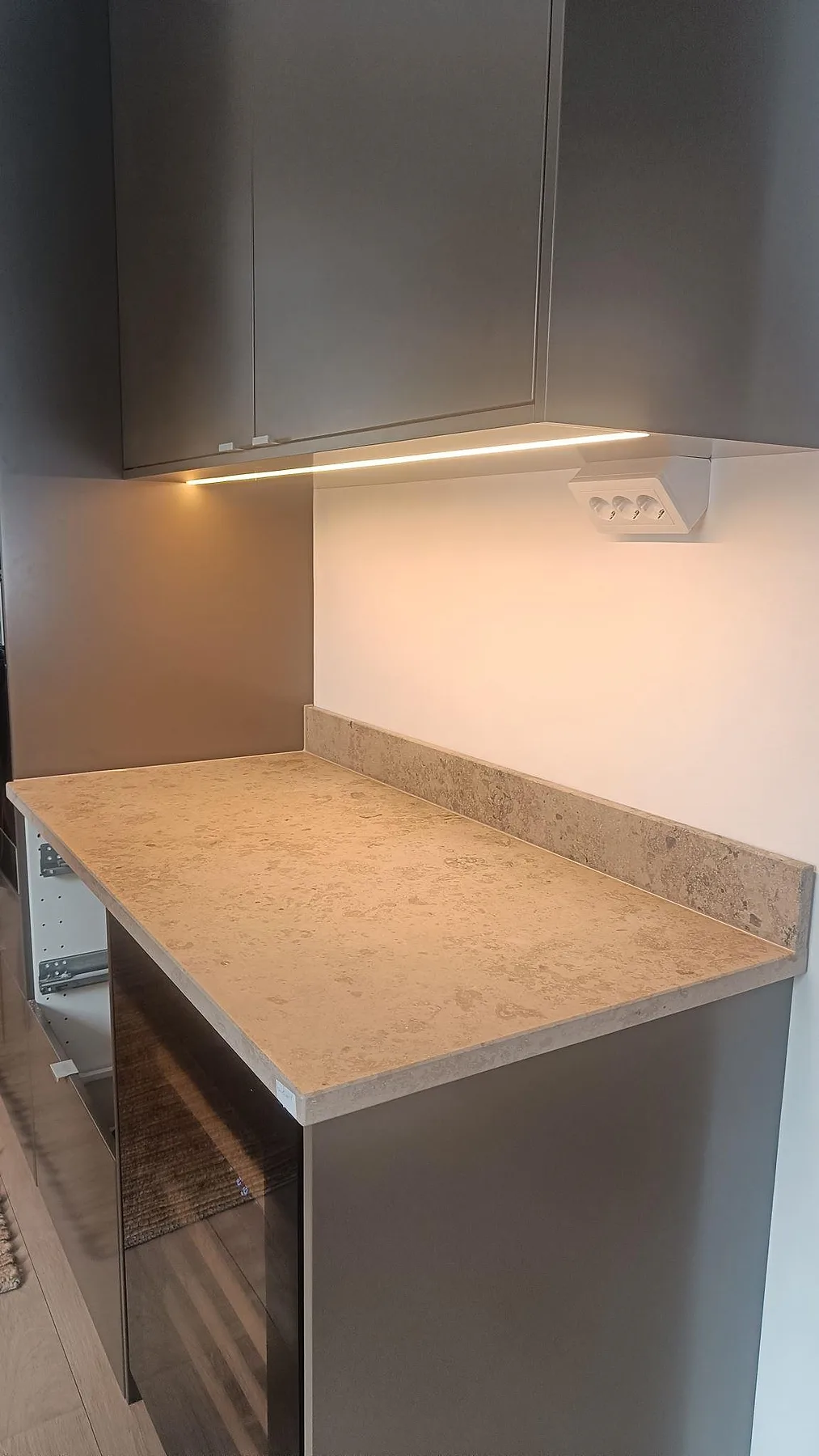 Køkkenbordplade i Jura Grey, Varberg – billede 5