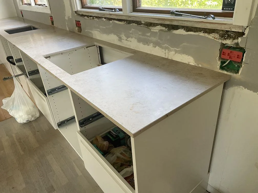 Køkkenbordplade i Jura Grey, Vedbæk – billede 2