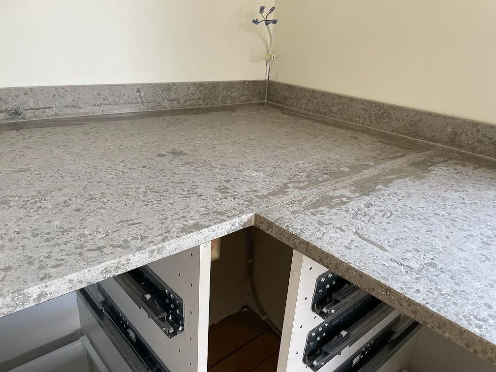 Køkkenbordplade i Jura Grey, Ystad – billede 5