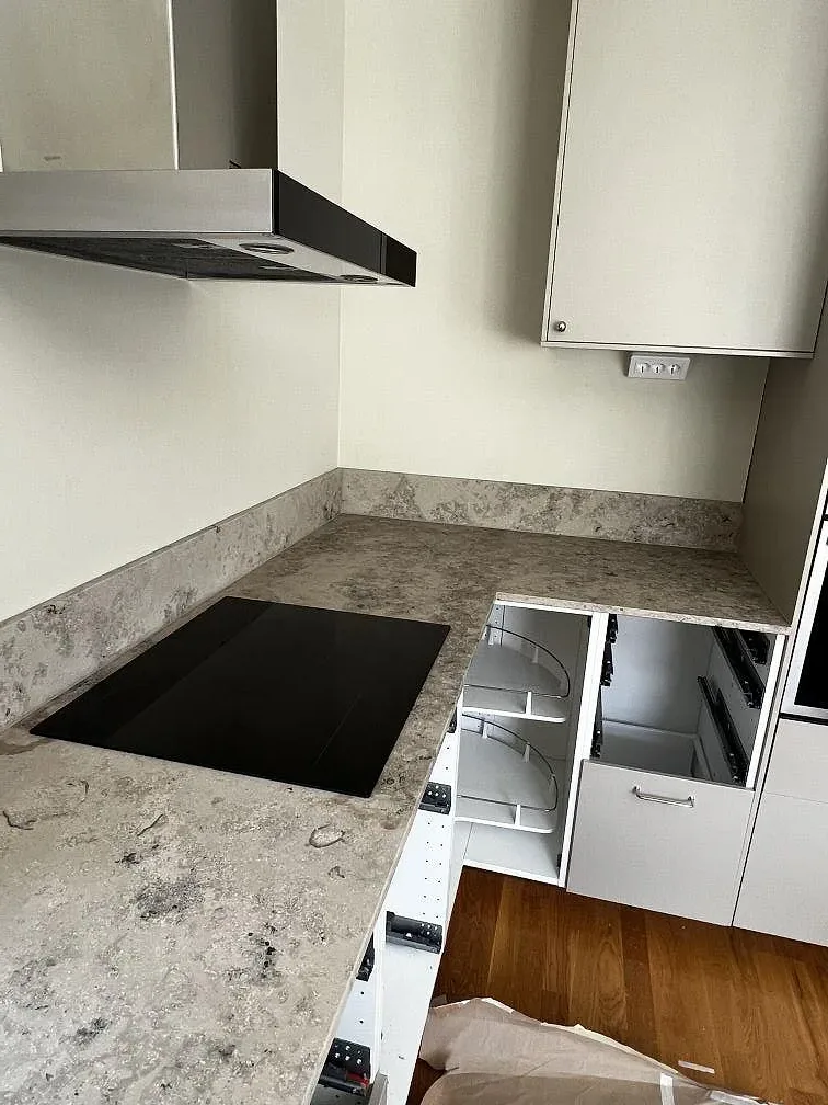 Køkkenbordplade i Jura Grey, Ytterby – billede 2