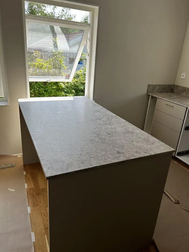 Køkkenbordplade i Jura Grey, Ytterby – billede 5