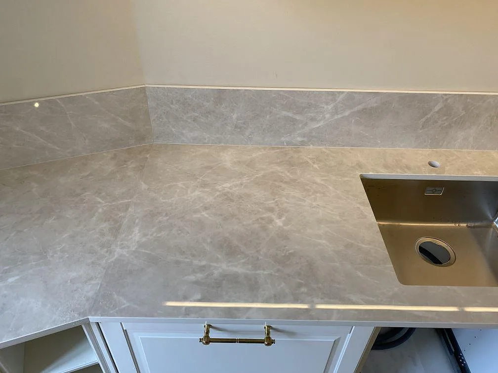 Køkkenbordplade i Laminam Diamond Cream, Malmö – billede 3