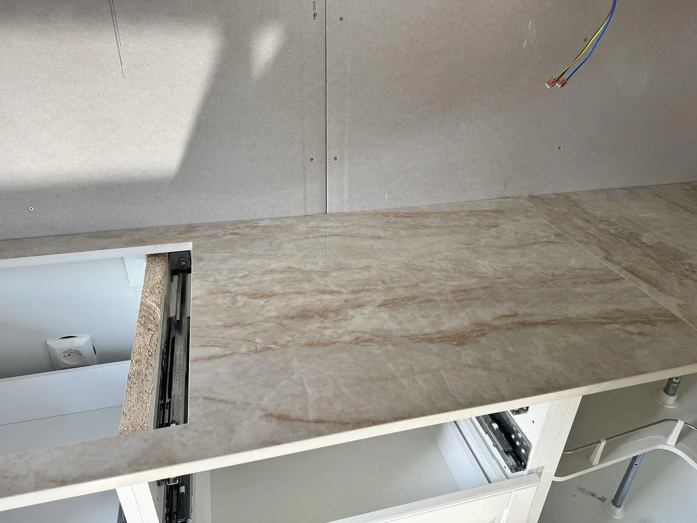 Køkkenbordplade i Makrana, Vinslöv – billede 3