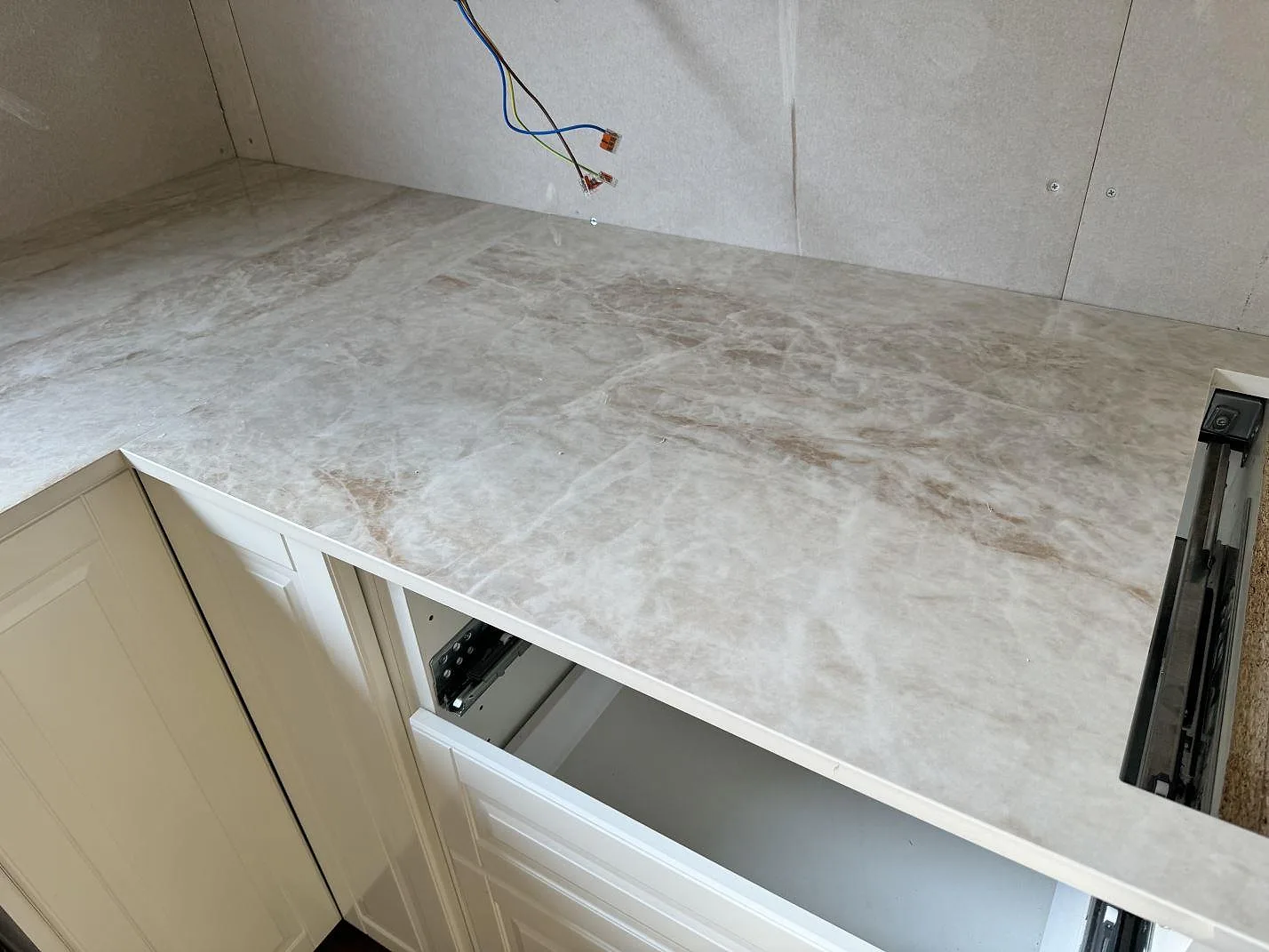 Køkkenbordplade i Makrana, Vinslöv – billede 4