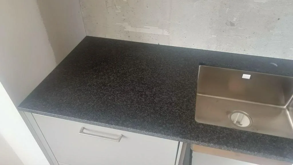 Køkkenbordplade i Nero Africa, Lomma – billede 3