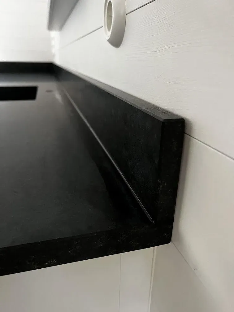 Køkkenbordplade i Nero Assoluto, Åhus – billede 5