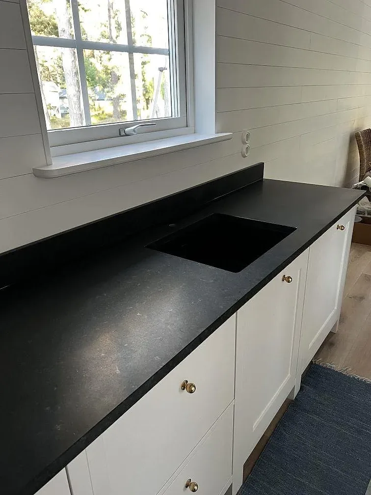 Køkkenbordplade i Nero Assoluto, Åhus