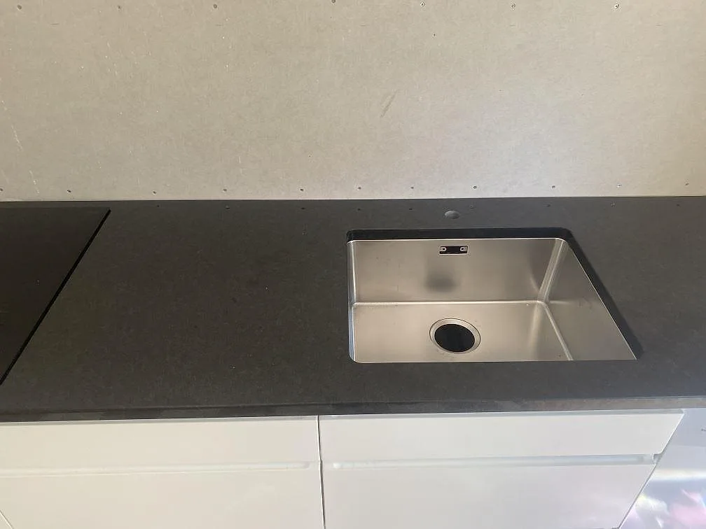 Køkkenbordplade i Nero Assoluto, Åkarp – billede 3