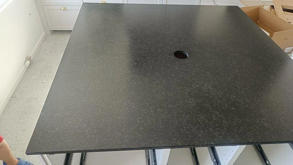 Køkkenbordplade i Nero Assoluto, Åstorp – billede 8