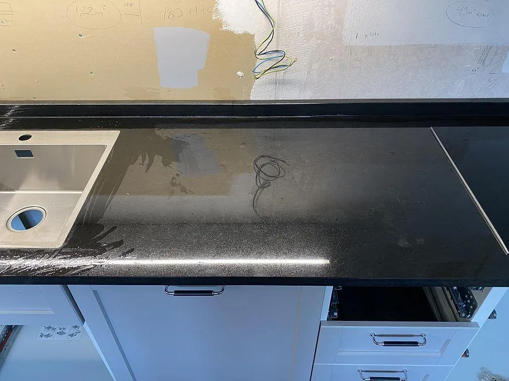 Køkkenbordplade i Nero Assoluto, Alingsås – billede 3
