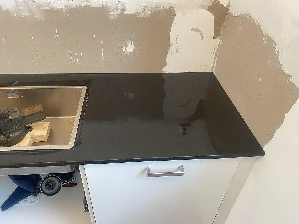 Køkkenbordplade i Nero Assoluto, Båstad – billede 3