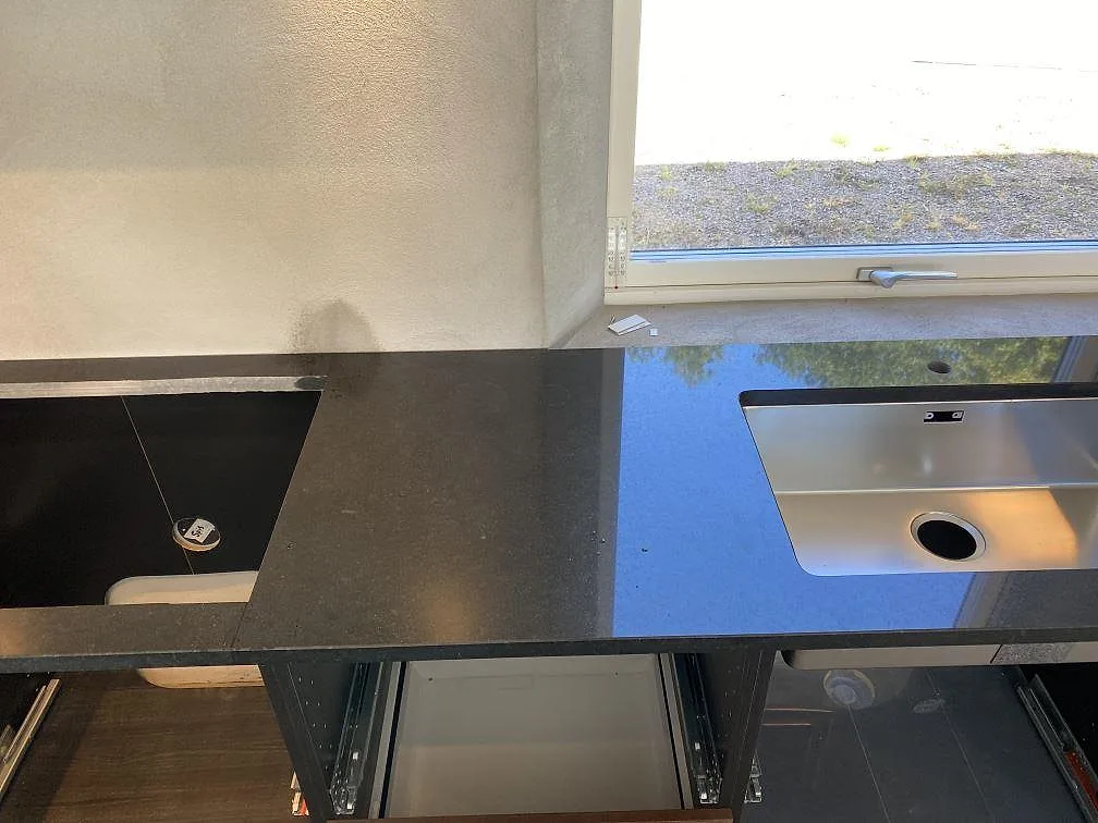 Køkkenbordplade i Nero Assoluto, Båstad – billede 4