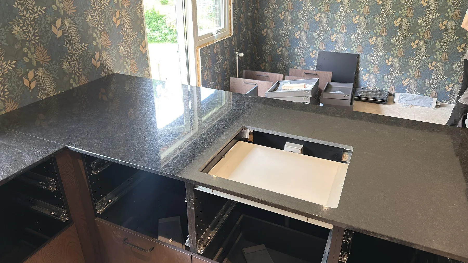 Køkkenbordplade i Nero Assoluto, Borensberg – billede 3