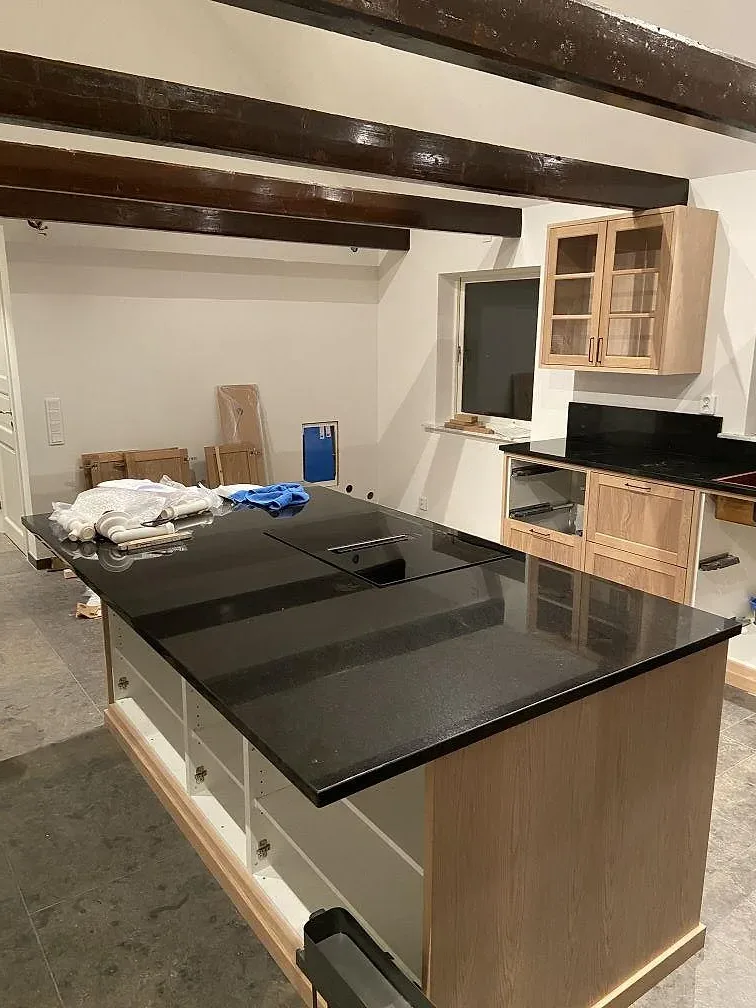 Køkkenbordplade i Nero Assoluto-granit, Degeberga – billede 6