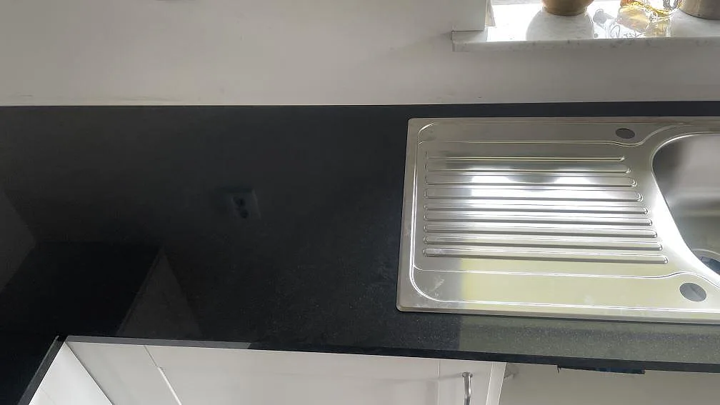 Bordplade i Nero Assoluto, Degeberga – billede 5