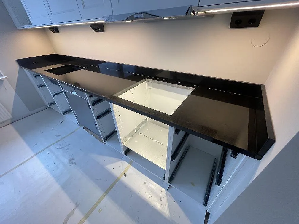 Køkkenbordplade i Nero Assoluto, Eskilstuna – billede 3