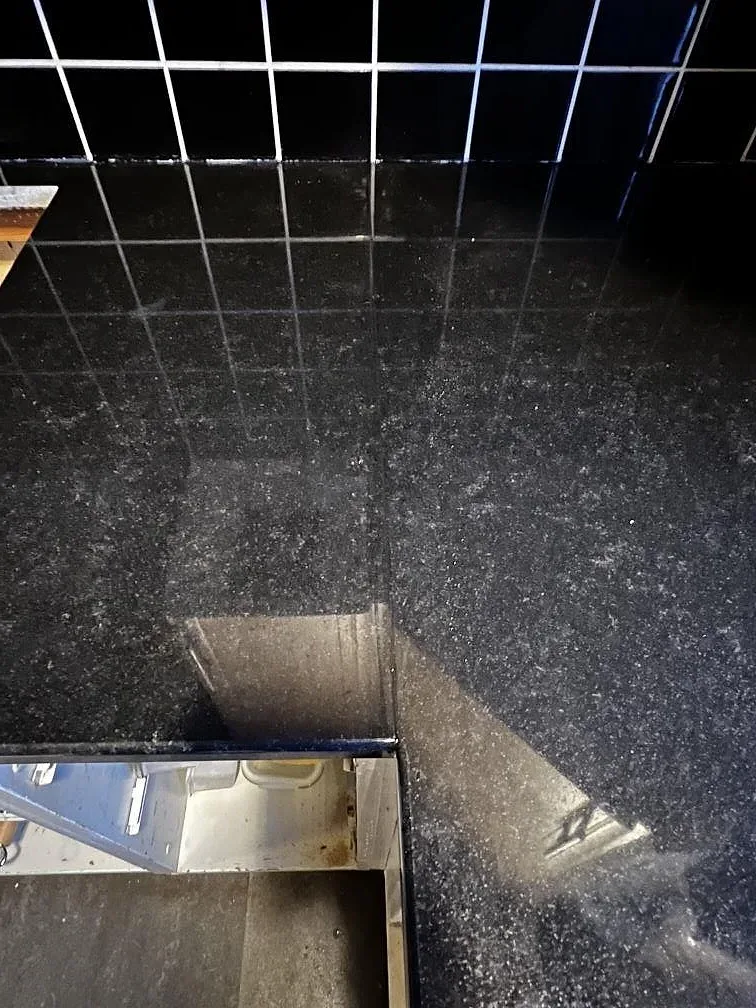 Køkkenbordplade i Nero Assoluto, Falsterbo – billede 5