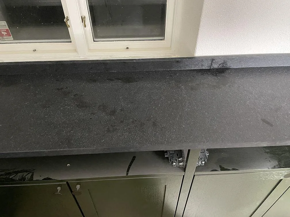 Køkkenbordplade i Nero Assoluto Flamed and Brushed, Rydsgaard – billede 6