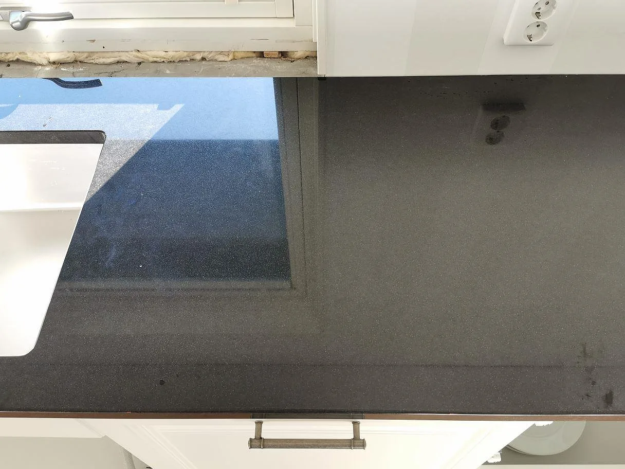 Køkkenbordplade i Nero Assoluto og Viscont White, Genarp – billede 7