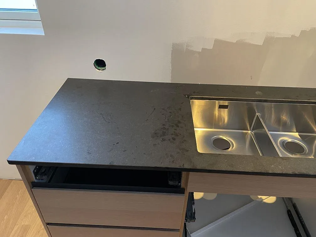 Køkkenbordplade i Nero Assoluto, Halmstad – billede 5