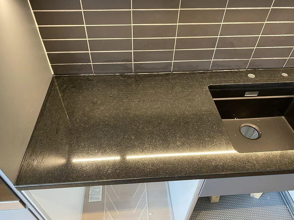 Køkkenbordplade i Nero Assoluto, Helsingborg – billede 6