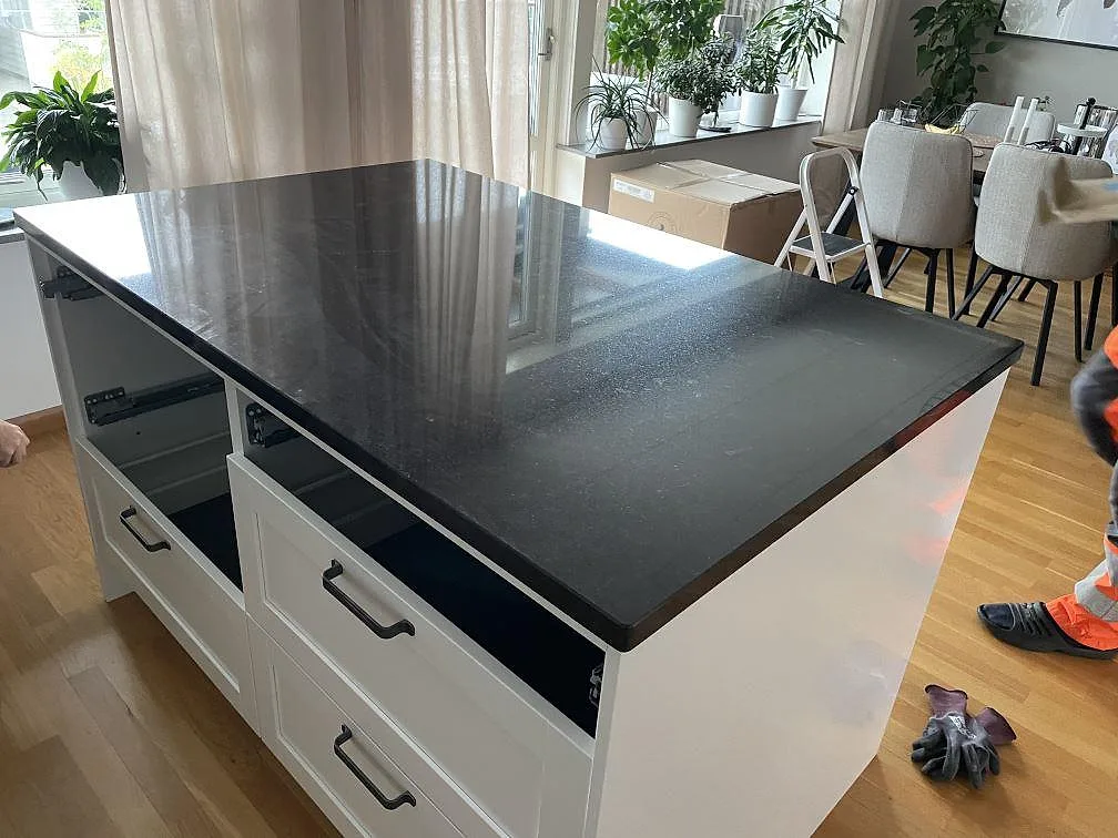Køkkenbordplade i Nero Assoluto, Huskvarna – billede 2