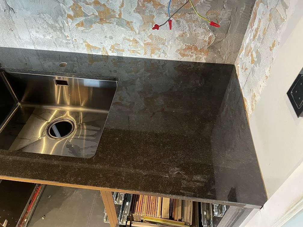 Køkkenbordplade i Nero Assoluto, Kävlinge – billede 5