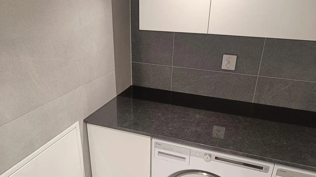 Bordplade i Nero Assoluto, Kävlinge – billede 2