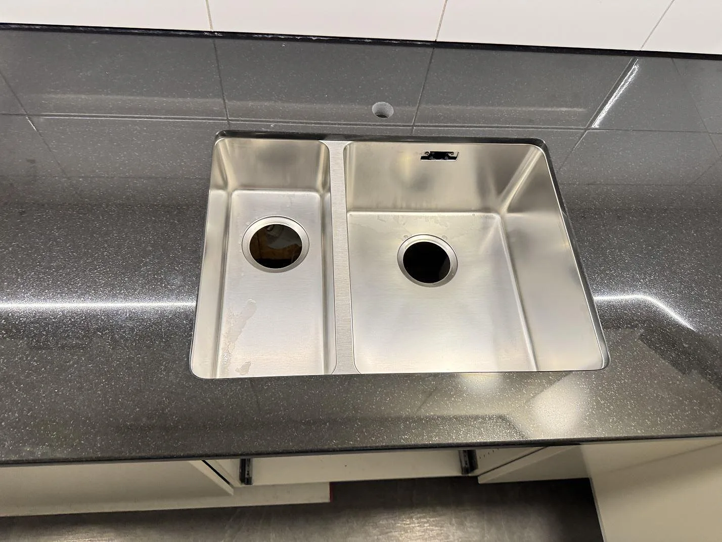 Køkkenbordplade i Nero Assoluto, Karlskrona – billede 3