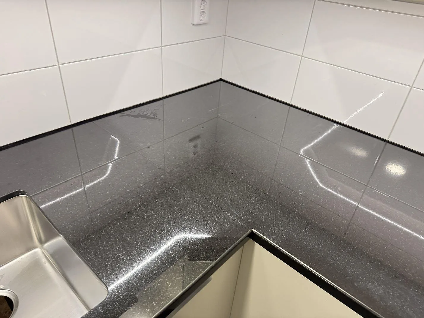Køkkenbordplade i Nero Assoluto, Karlskrona – billede 4
