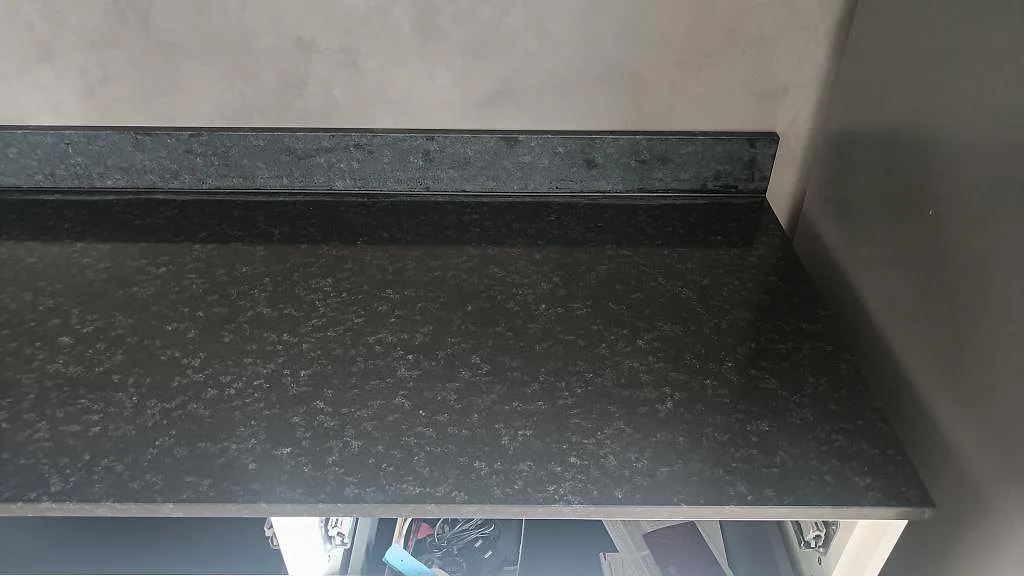 Køkkenbordplade i Nero Assoluto, Köpingebro – billede 5