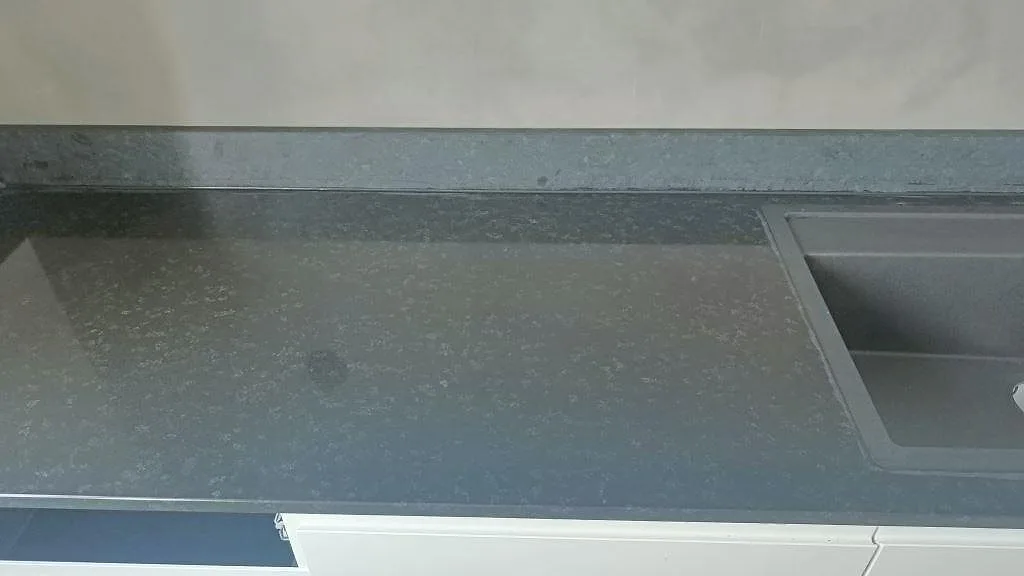 Køkkenbordplade i Nero Assoluto, Köpingebro – billede 6