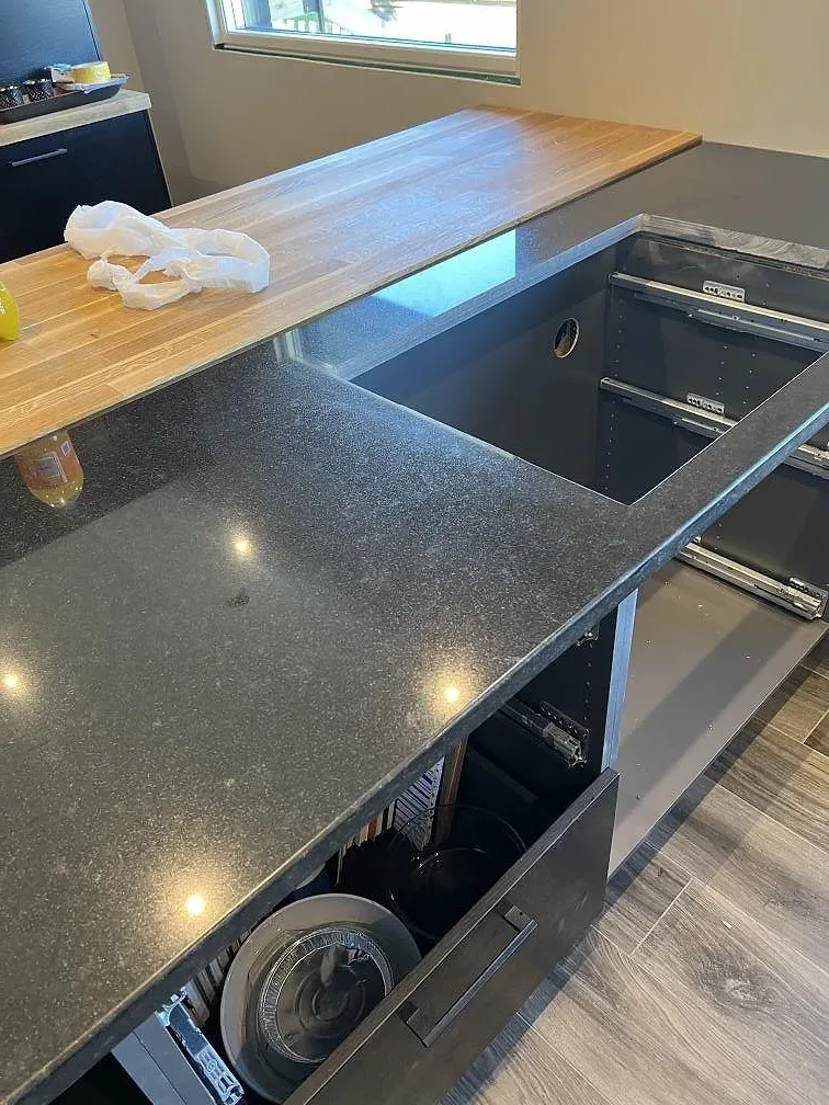 Køkkenbordplade i Nero Assoluto, Kristianstad – billede 4