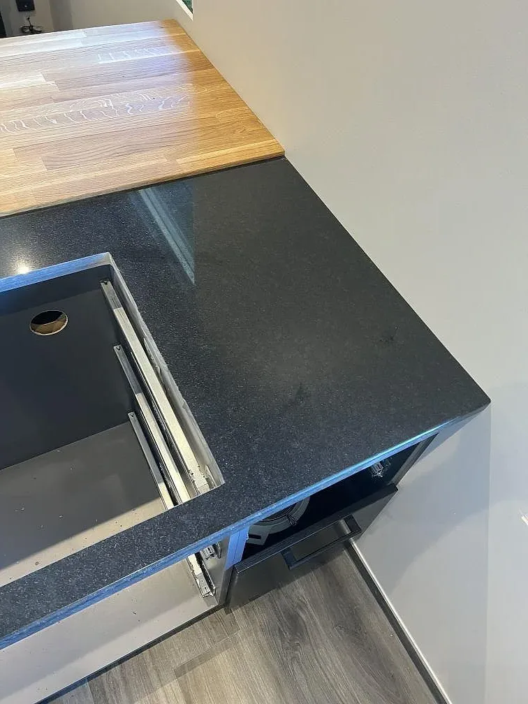 Køkkenbordplade i Nero Assoluto, Kristianstad – billede 6