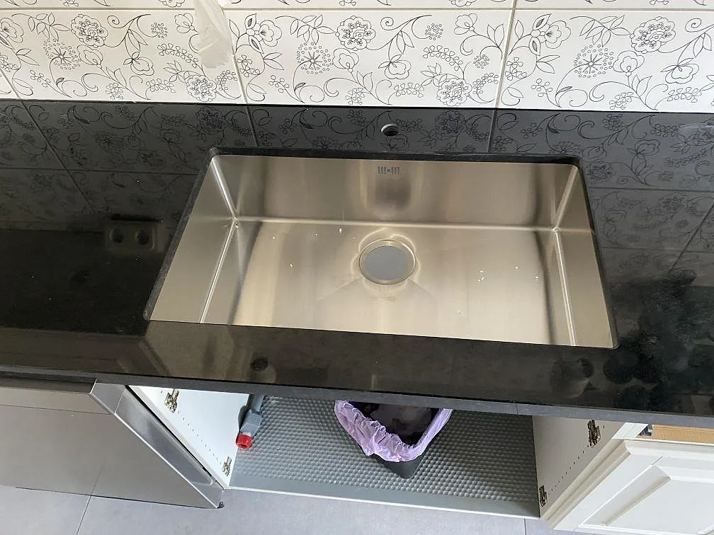 Køkkenbordplade i Nero Assoluto, Kristianstad – billede 4