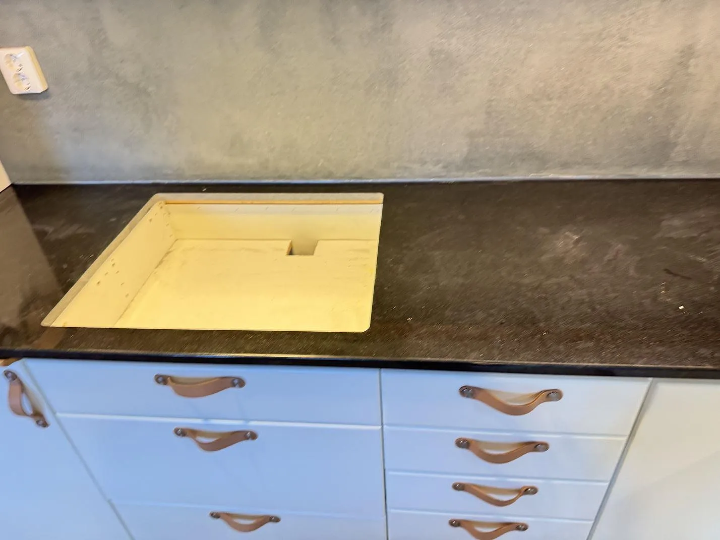 Køkkenbordplade i Nero Assoluto, Kristianstad – billede 7
