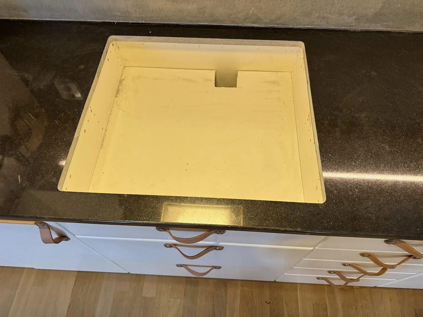 Køkkenbordplade i Nero Assoluto, Kristianstad – billede 8