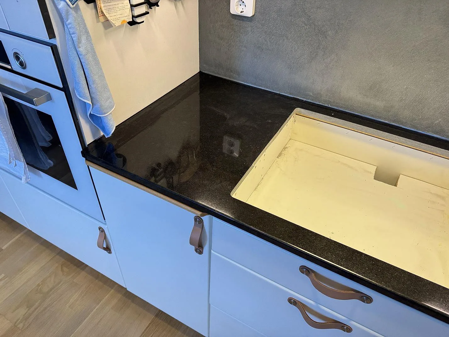 Køkkenbordplade i Nero Assoluto, Kristianstad – billede 6