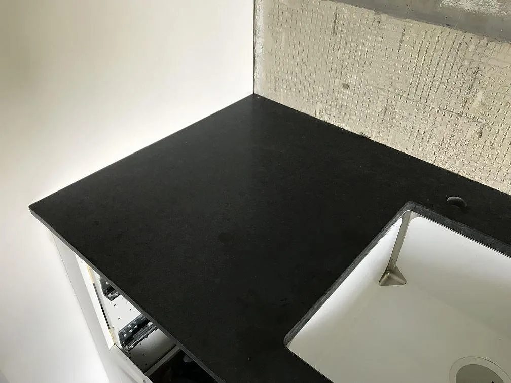 Køkkenbordplade i Nero Assoluto, Landskrona – billede 5