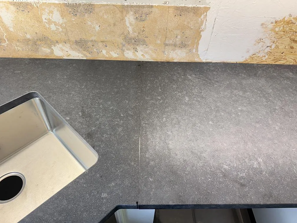 Køkkenbordplade i Nero Assoluto Leather, Grums – billede 6