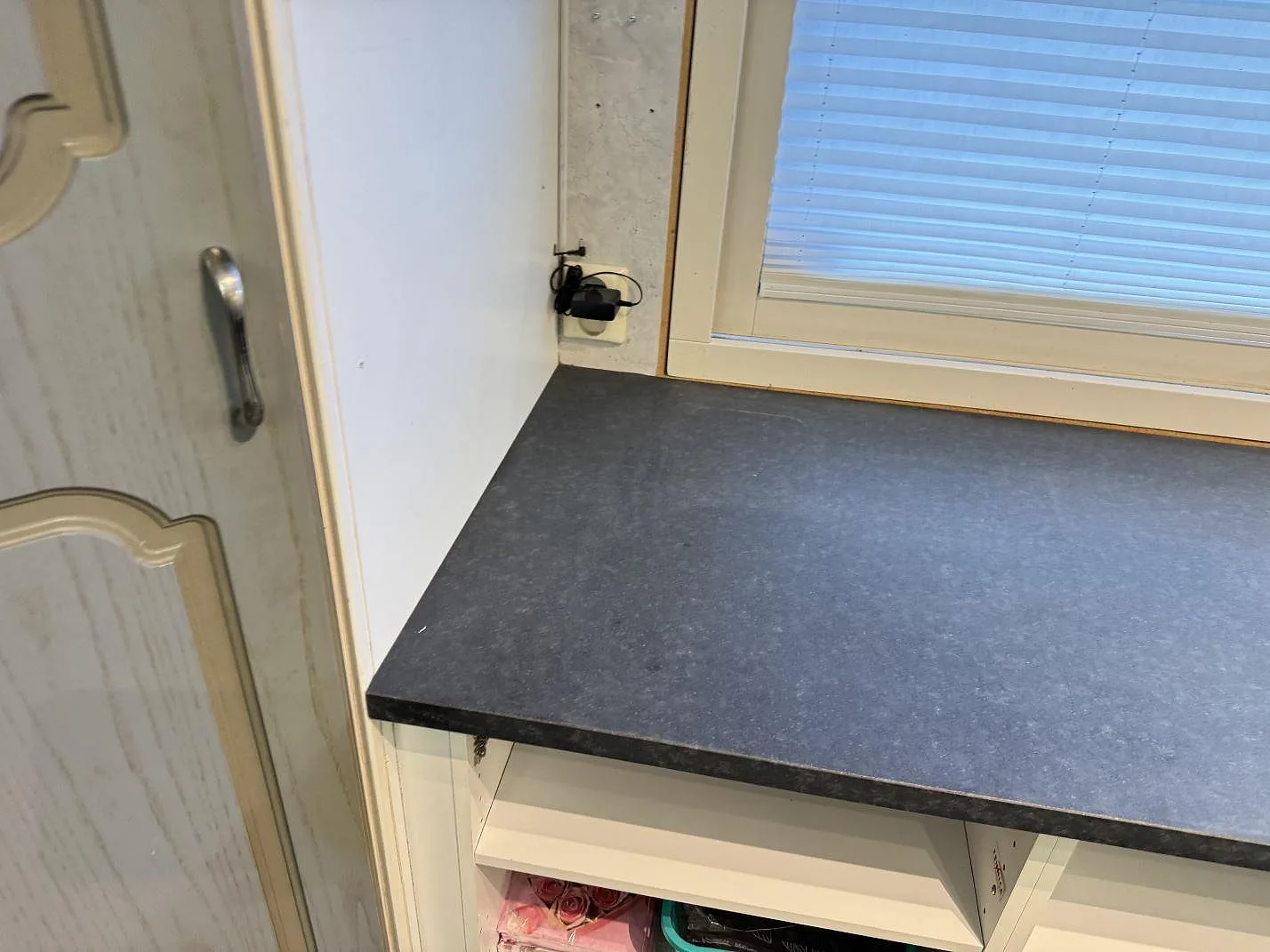 Køkkenbordplade i Nero Assoluto Leather, Grums – billede 3
