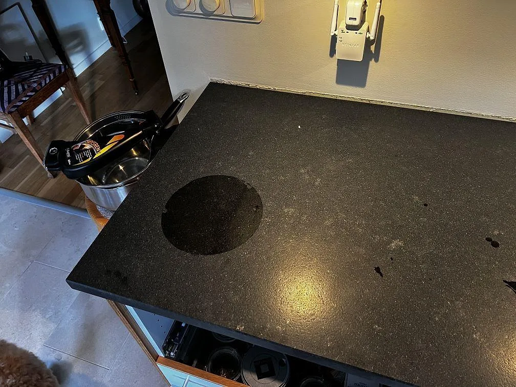 Køkkenbordplade i Nero Assoluto, Höllviken – billede 7