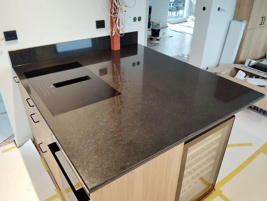 Køkkenbordplade i Nero Assoluto, Lidingö – billede 2