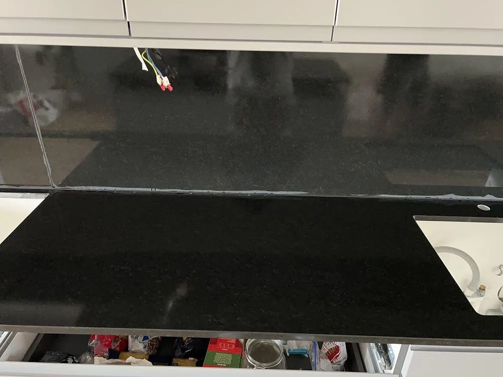 Køkkenbordplade i Nero Assoluto, Limhamn – billede 6