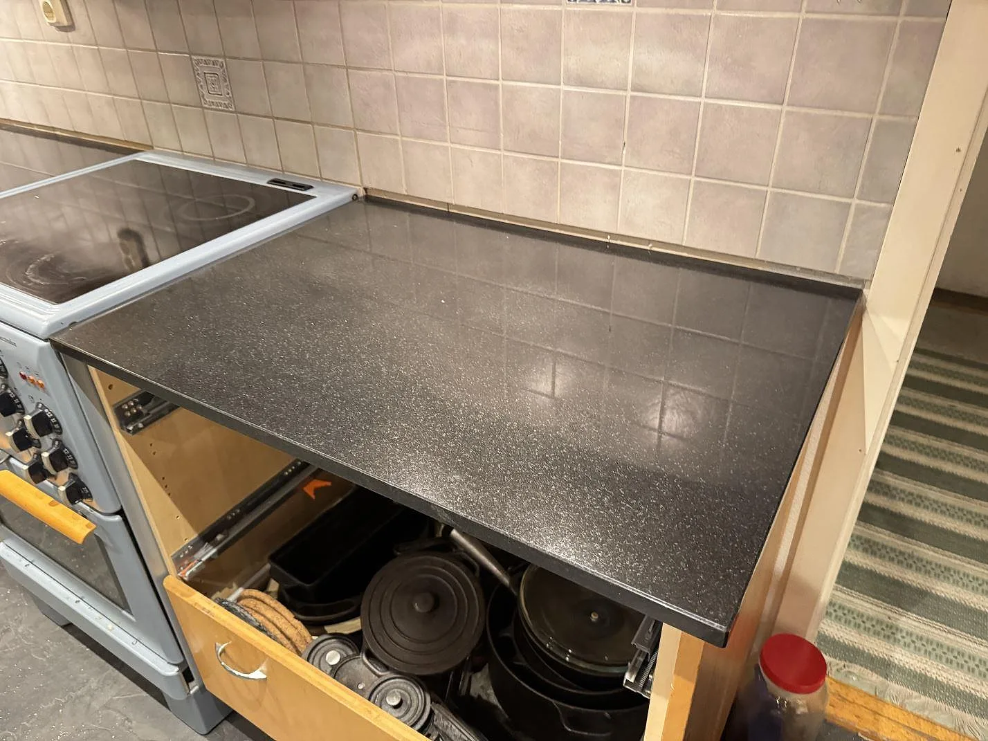 Køkkenbordplade i Nero Assoluto, Linneryd – billede 4
