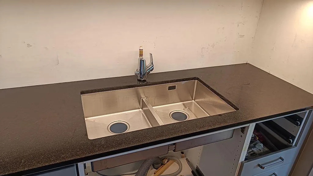 Køkkenbordplade i Nero Assoluto, Lomma – billede 2