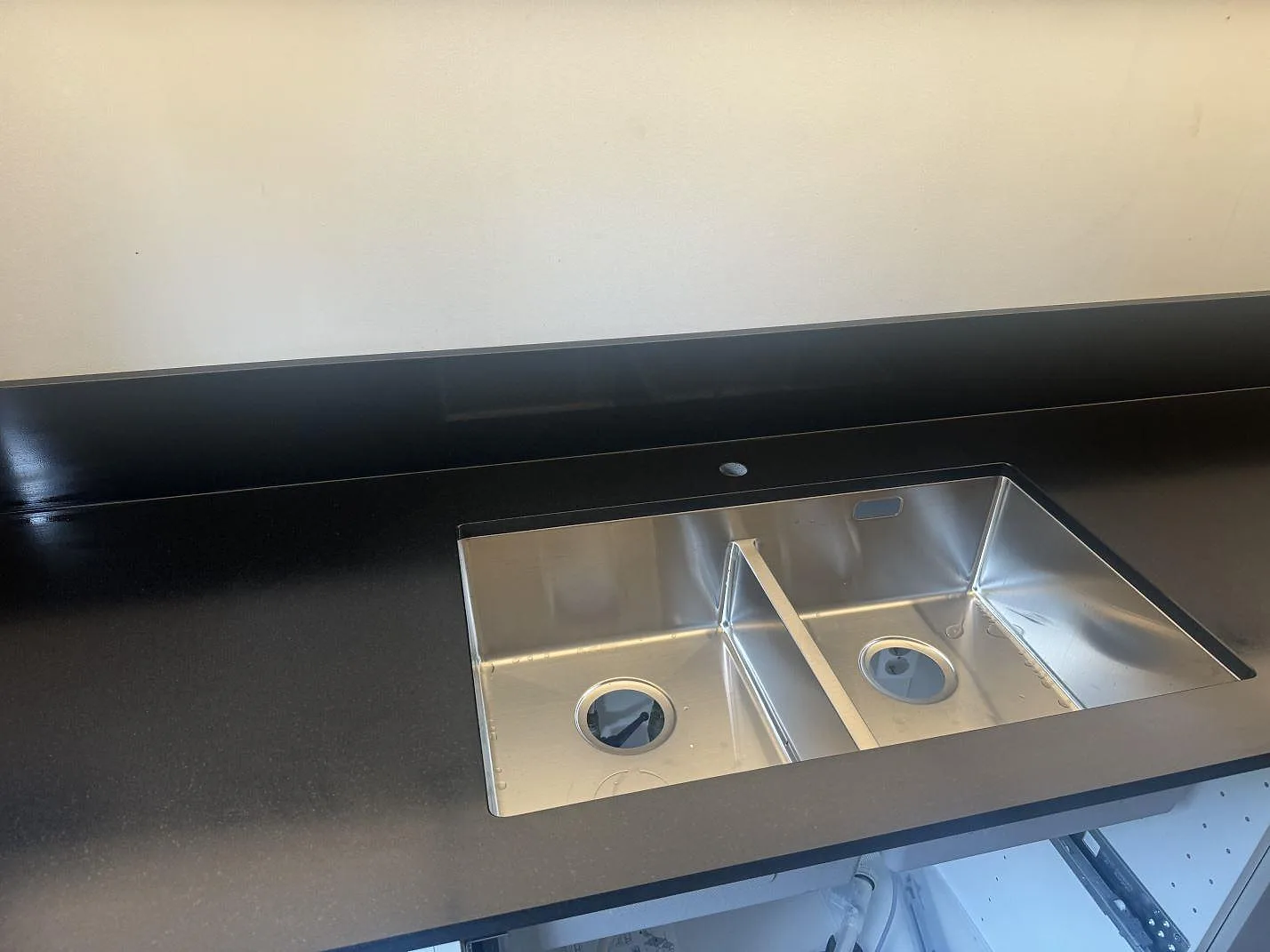 Køkkenbordplade i Nero Assoluto, Lomma – billede 3
