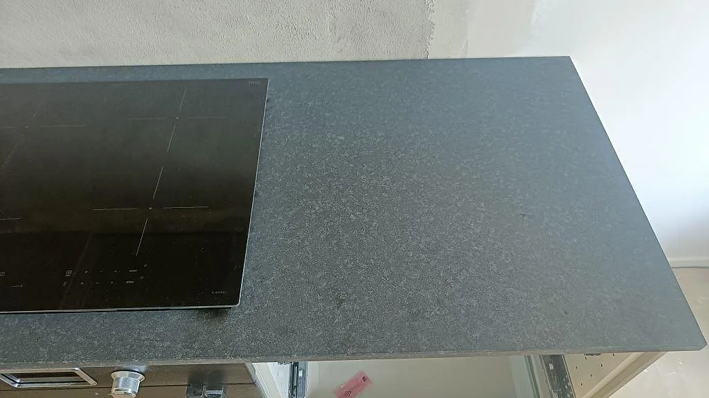 Køkkenbordplade i Nero Assoluto, Malmö – billede 5