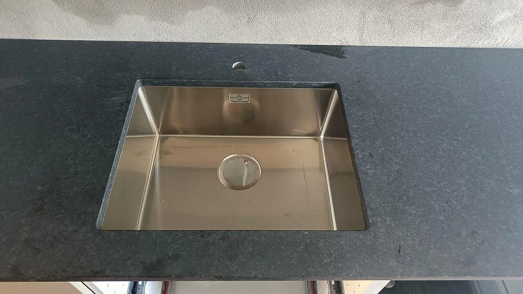 Køkkenbordplade i Nero Assoluto, Malmö – billede 3