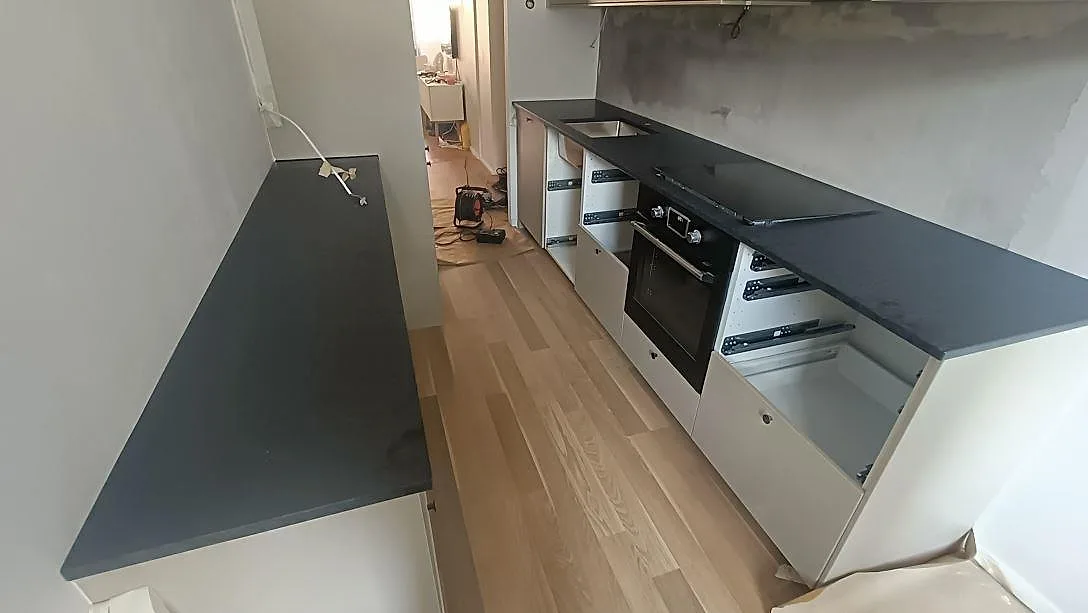 Køkkenbordplade i Nero Assoluto, Malmö – billede 2